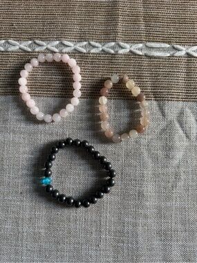 Rose Quartz Bead Stretch Bracelet in Soft Pink